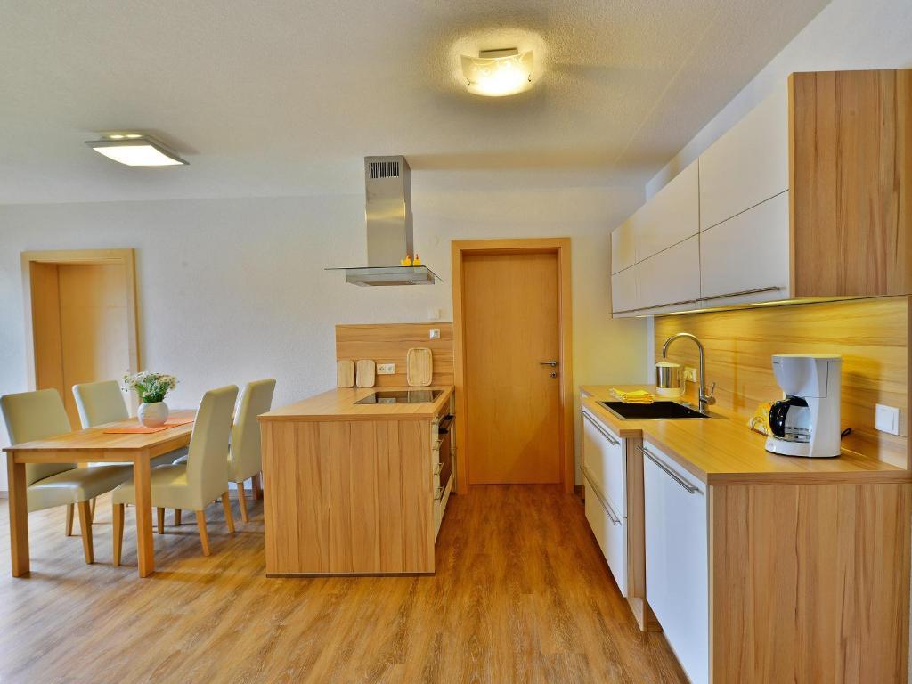 ホテル フルシュトゥックスペンジオン ガッツフリトーフ ミルシュタット 部屋 写真